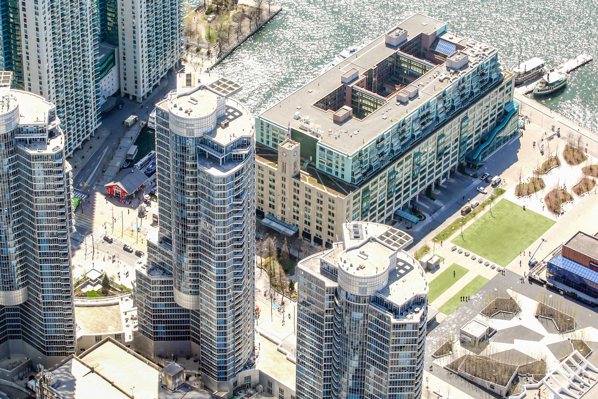 207 Queens Quay W, Toronto, ON à louer Aérien- Image 1 de 5