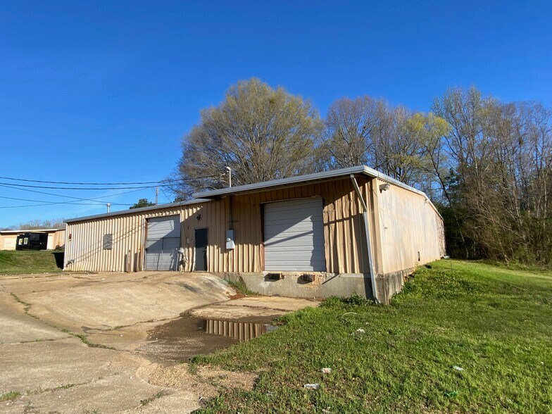 108 Tenth St, Tupelo, MS à vendre - Photo du bâtiment - Image 2 de 9