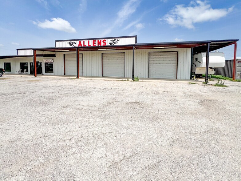 1307 US-84, Coleman, TX à vendre - Photo du bâtiment - Image 2 de 41