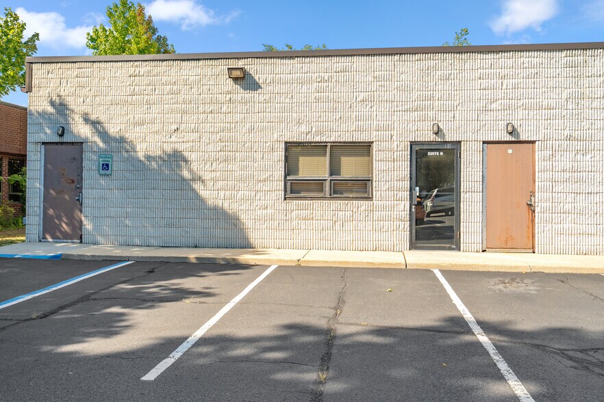 510 Montauk Hwy, West Islip, NY à louer - Photo du bâtiment - Image 2 de 17