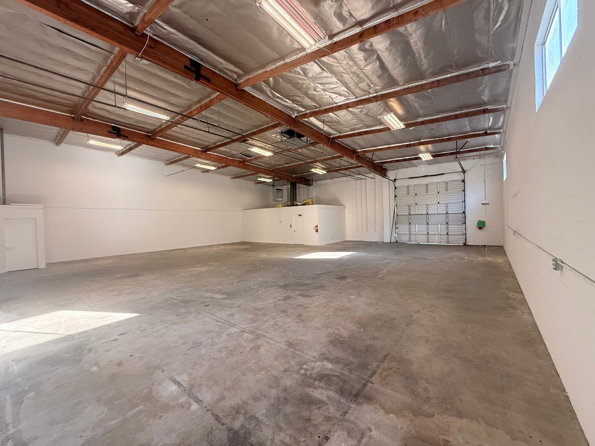 9627-9629 Owensmouth Ave, Chatsworth, CA for lease Primary Photo- Image 1 of 7