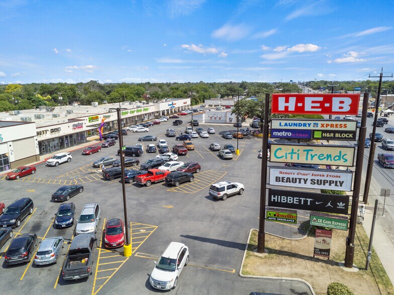 907-1015 S WW White Rd, San Antonio, TX à louer - Photo du bâtiment - Image 2 de 9