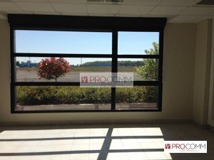 Flex in Chartres for lease - Interior Photo - Image 3 of 9