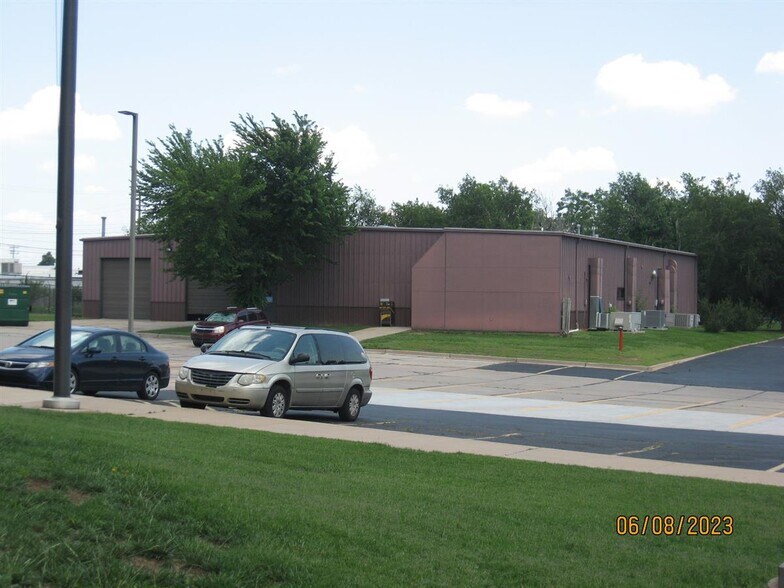3717 NW 34th St, Oklahoma City, OK for sale - Primary Photo - Image 1 of 3
