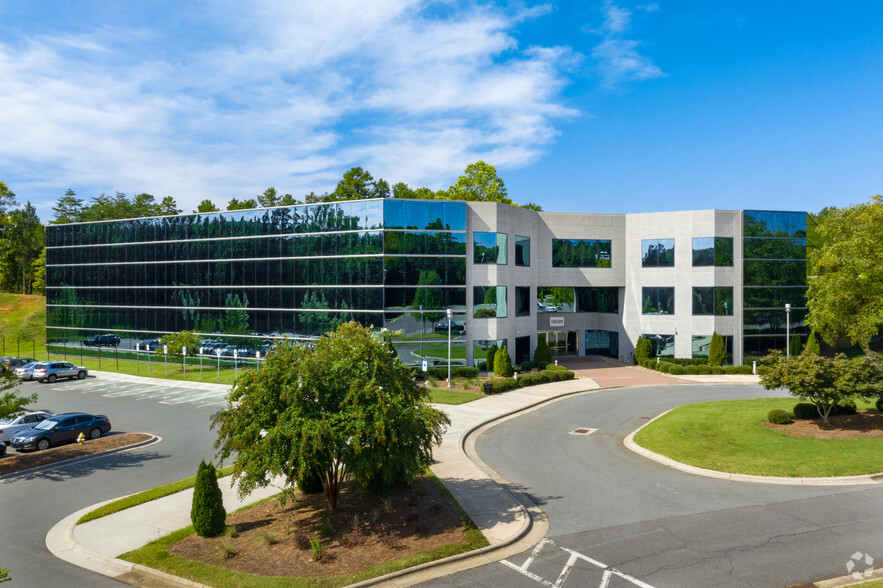 10101 David Taylor Dr, Charlotte, NC à vendre - Photo du bâtiment - Image 1 de 1