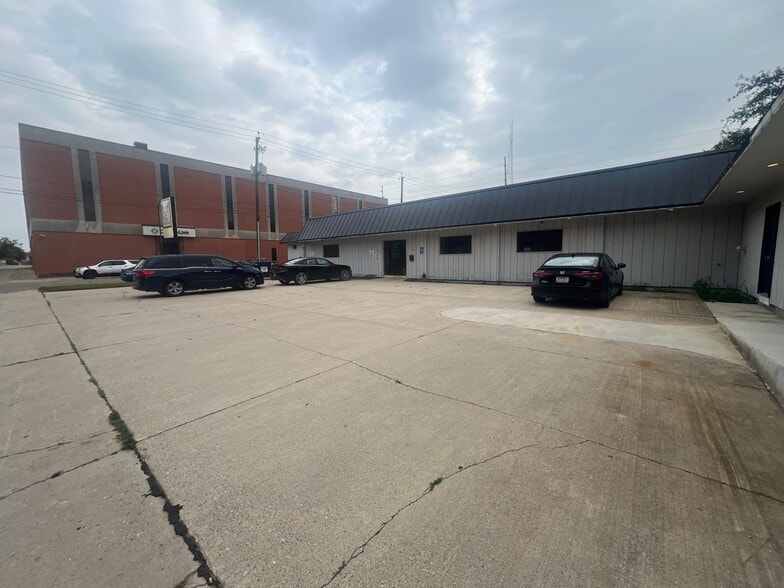 123 1st St SE, Mason City, IA à vendre - Photo intérieure - Image 3 de 17