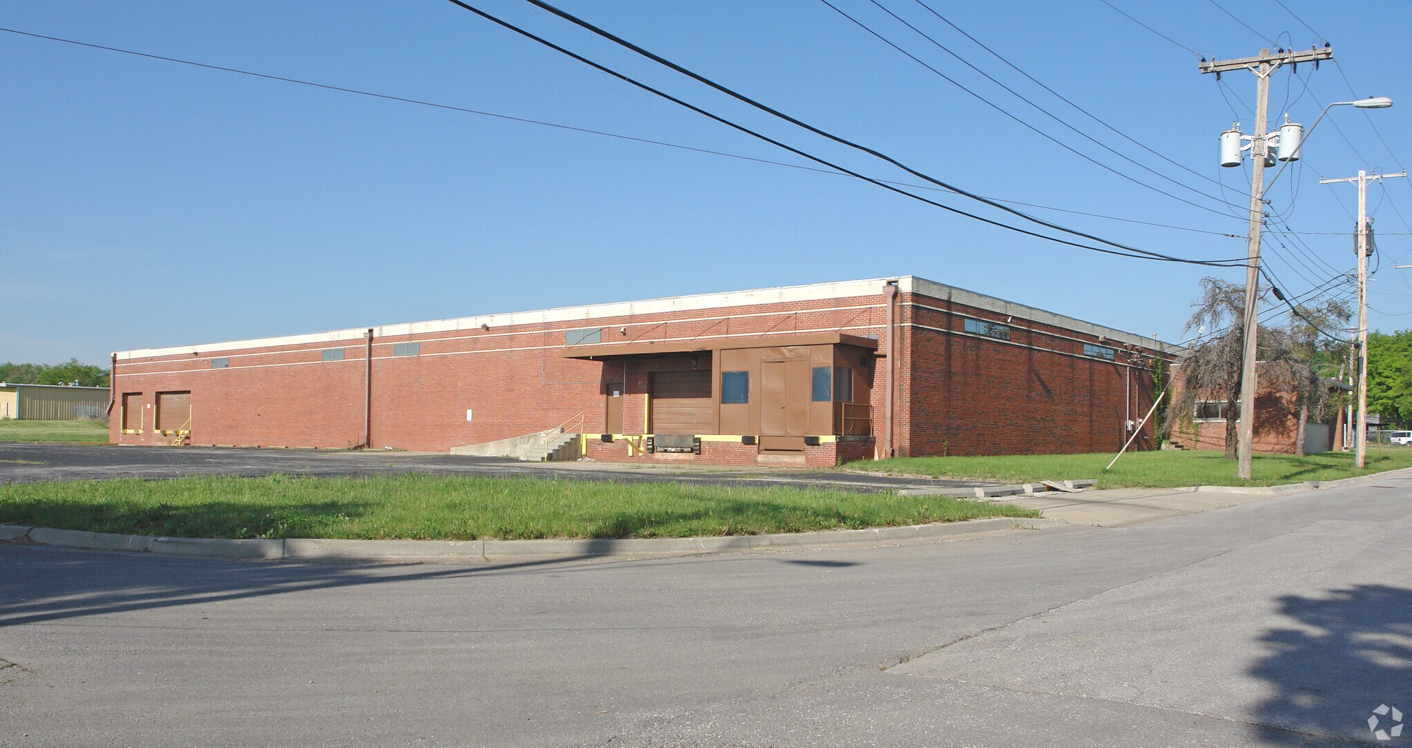 5203 E 59th St, Kansas City, MO à louer Photo du bâtiment- Image 1 de 5