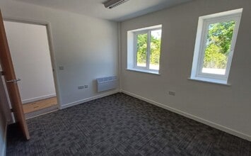 Heron Way, Truro for lease Interior Photo- Image 2 of 3