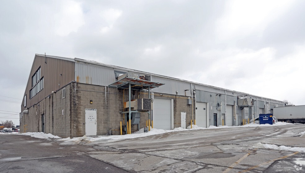 4100 Chesswood Dr, Toronto, ON for lease - Building Photo - Image 2 of 8