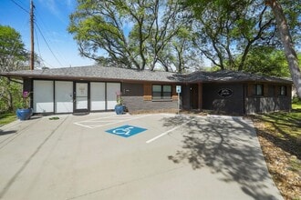 408 Wilson Rd, Conroe, TX for lease Building Photo- Image 1 of 16
