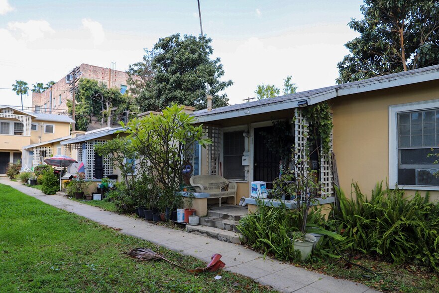 1621 N Kingsley Dr, Los Angeles, CA à vendre - Photo du bâtiment - Image 2 de 6