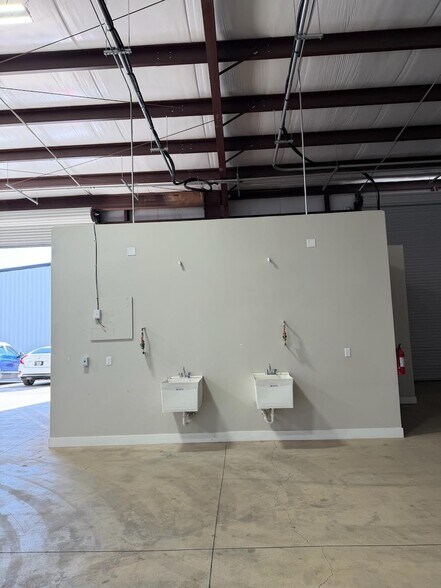421 N 5500 W, Hurricane, UT à louer - Photo du bâtiment - Image 2 de 10