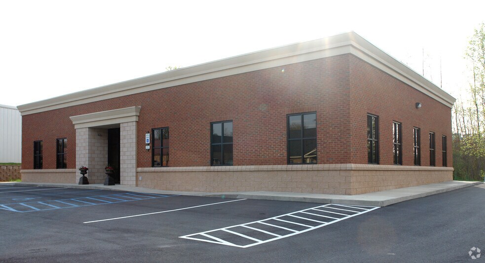 2 Cessna Ct, Greenville, SC for lease - Primary Photo - Image 1 of 9