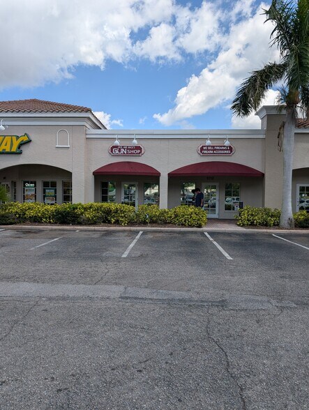 5708-5742 Clark Rd, Sarasota, FL à louer - Photo du bâtiment - Image 1 de 1