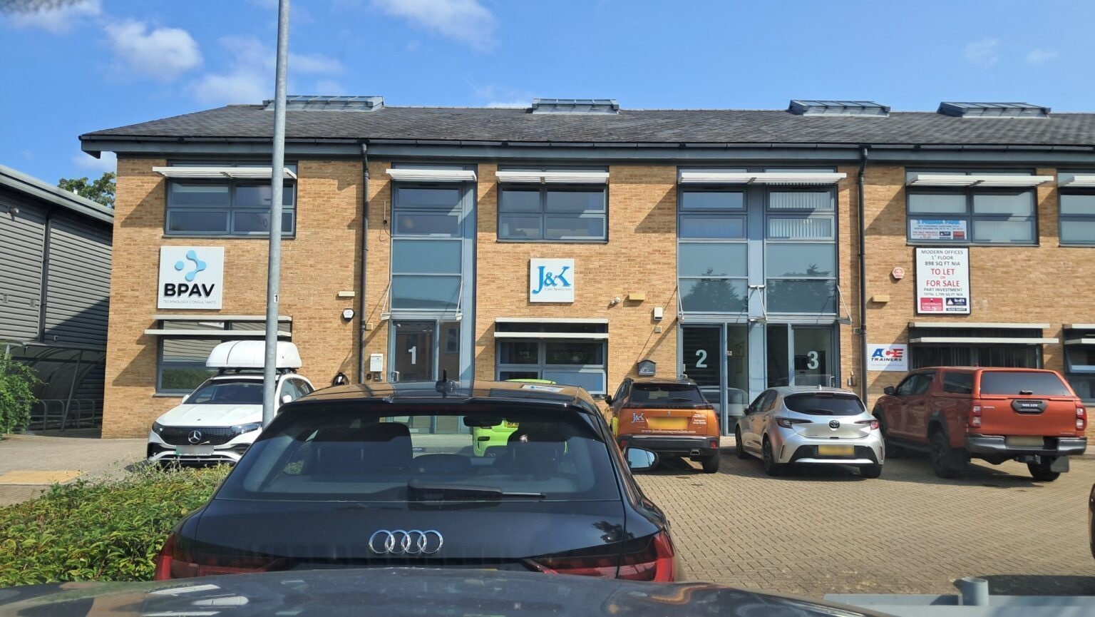 Berrington Way, Basingstoke for lease Primary Photo- Image 1 of 9