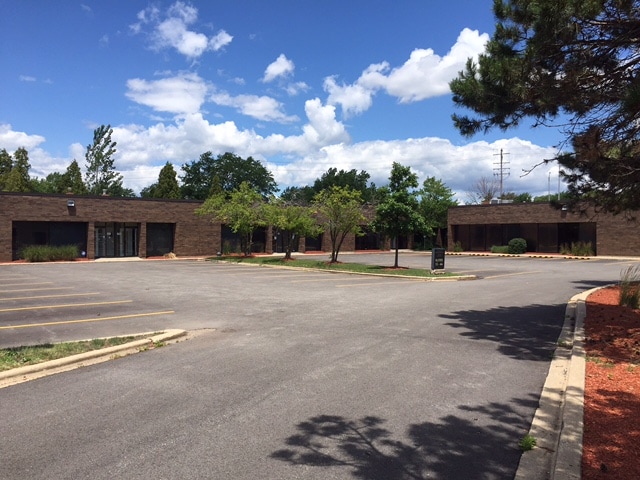 415 W Golf Rd, Arlington Heights, IL for lease - Building Photo - Image 3 of 22