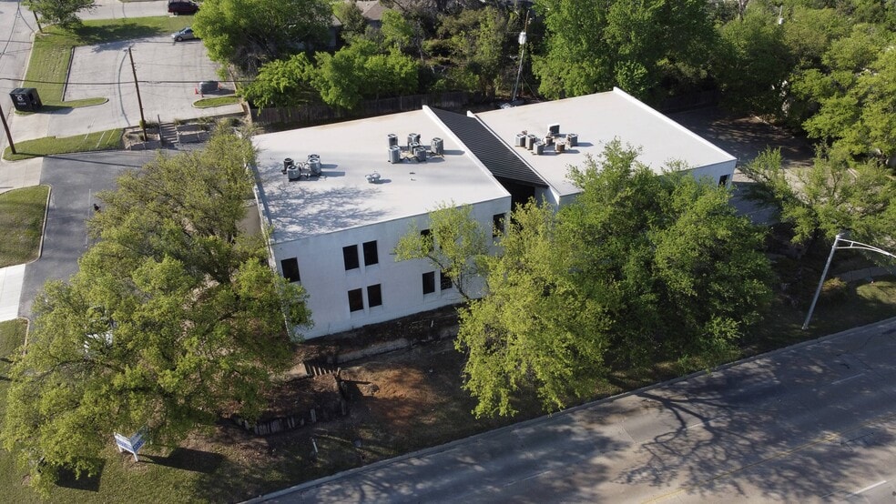 4420 W Vickery Blvd, Fort Worth, TX à louer - Photo du bâtiment - Image 2 de 8