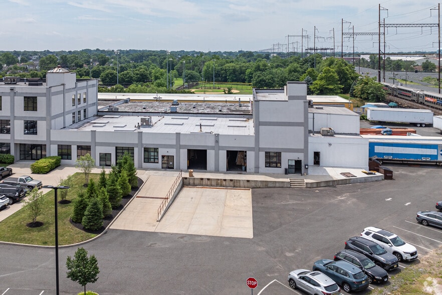409 Joyce Kilmer Ave, New Brunswick, NJ for lease - Building Photo - Image 2 of 11