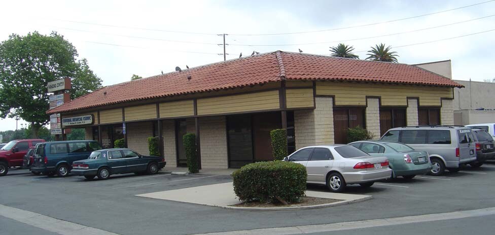 5260-5284 Francis Ave, Chino, CA à louer - Photo du bâtiment - Image 2 de 5