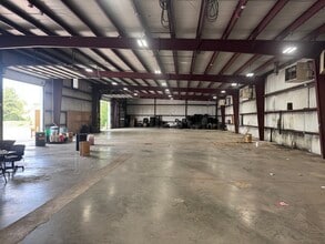 2420 Hiller Ridge Rd, Johnsburg, IL for lease Interior Photo- Image 2 of 4