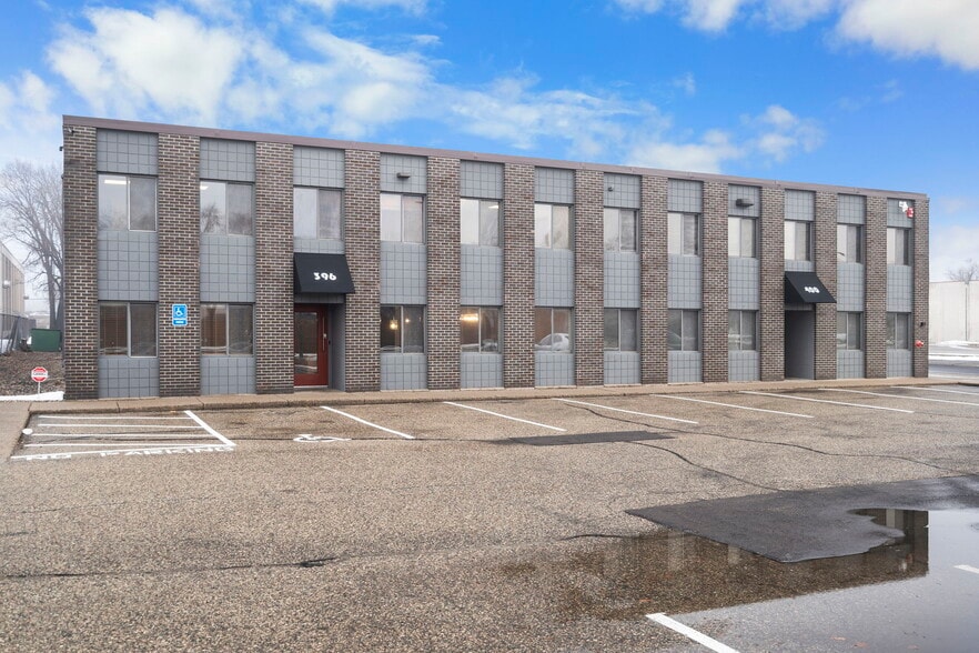 396-400 E American Blvd, Bloomington, MN for lease - Building Photo - Image 2 of 5