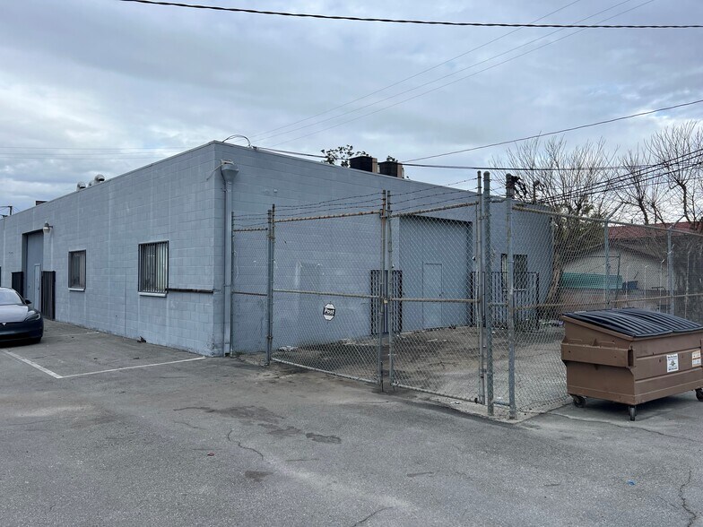 2106 Mountain View Rd, El Monte, CA à louer - Photo du bâtiment - Image 2 de 4