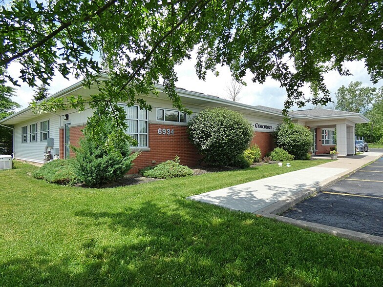 6934 Elaine Dr, Niagara Falls, NY à vendre - Photo du bâtiment - Image 2 de 37