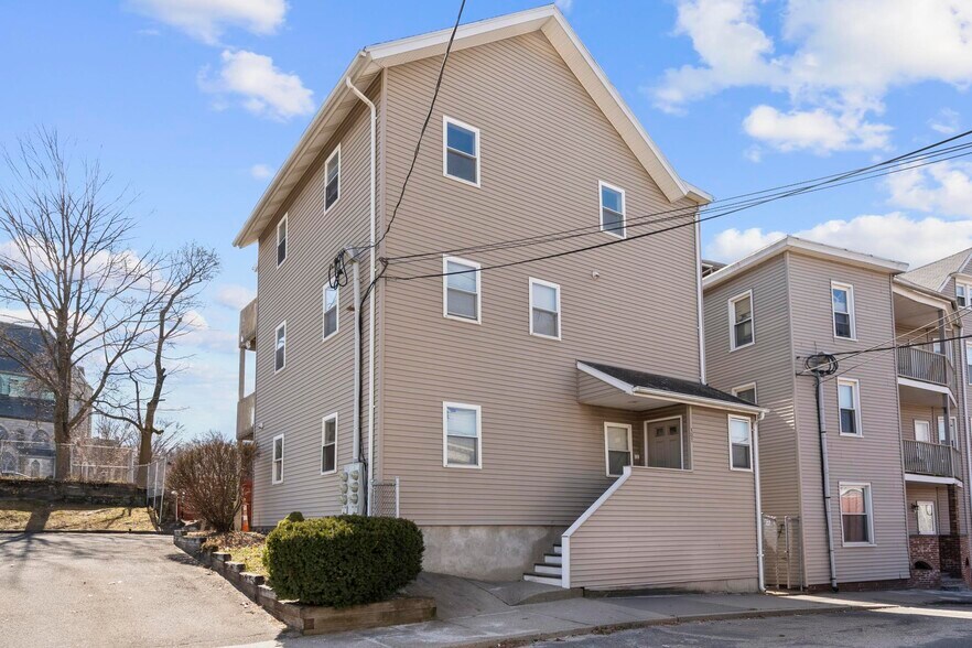307 Washington Ave, Waterbury, CT à vendre - Photo principale - Image 1 de 2