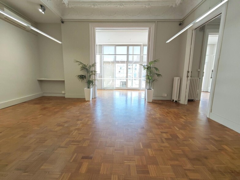 Office in Barcelona, Barcelona for lease - Interior Photo - Image 2 of 5