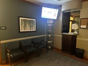 180 Fort Couch Rd, Pittsburgh, PA for lease Interior Photo- Image 2 of 9