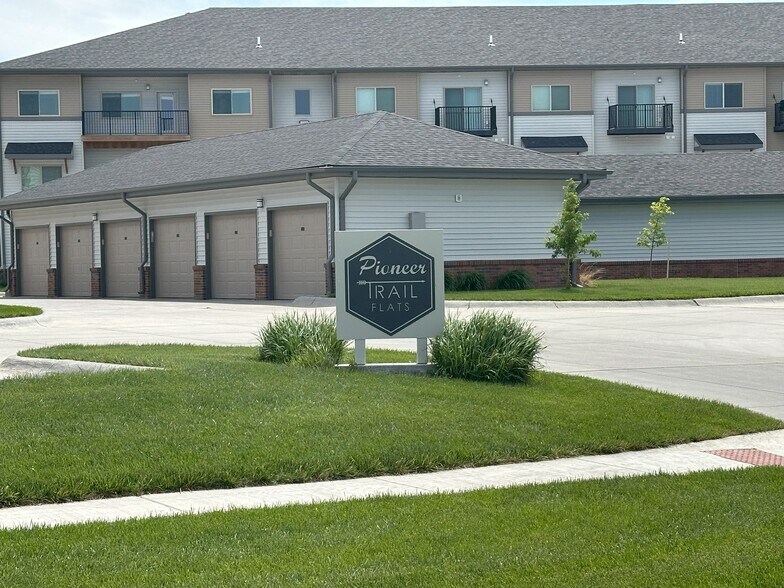 33rd Street, Hastings, NE à vendre - Photo du bâtiment - Image 2 de 9