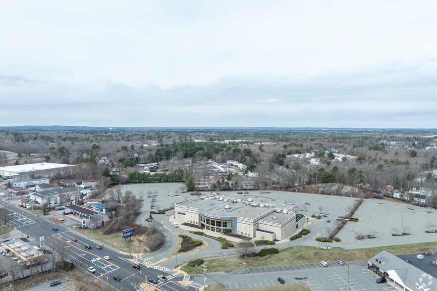 73 Mazzeo Dr, Randolph, MA à vendre - Aérien - Image 2 de 3