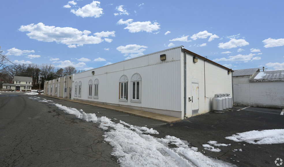 21694 Great Mills Rd, Lexington Park, MD for lease - Building Photo - Image 3 of 4