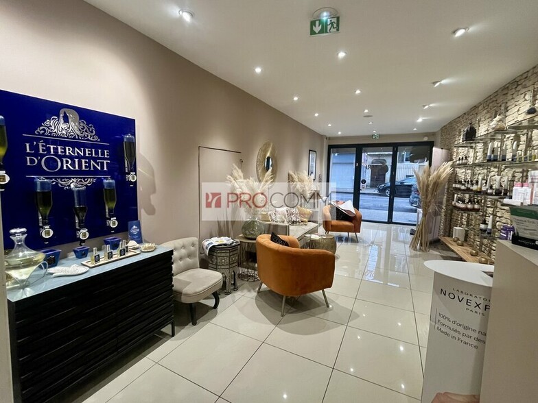 Commerce de détail dans Cavaillon à vendre - Hall d’entrée - Image 2 de 12