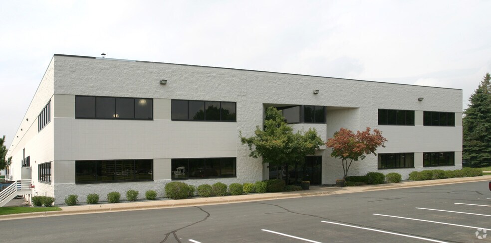 2220-2230 County Rd H, Mounds View, MN à louer - Photo du bâtiment - Image 2 de 5