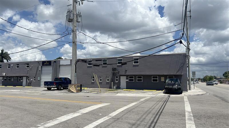 1615 W 31st Pl, Hialeah, FL for lease - Building Photo - Image 1 of 3