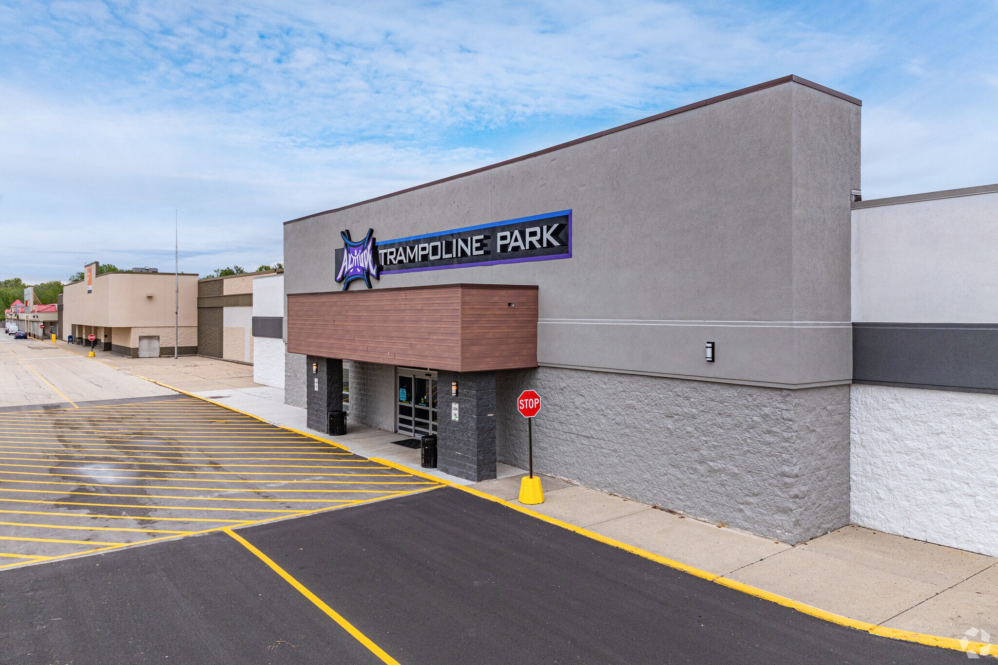 481-533 E Roosevelt Rd, Lombard, IL for sale Primary Photo- Image 1 of 6