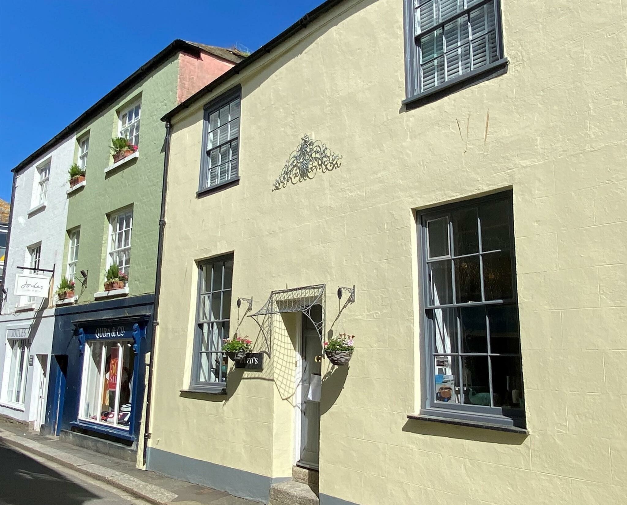 32 Fore St, Fowey for sale Primary Photo- Image 1 of 5