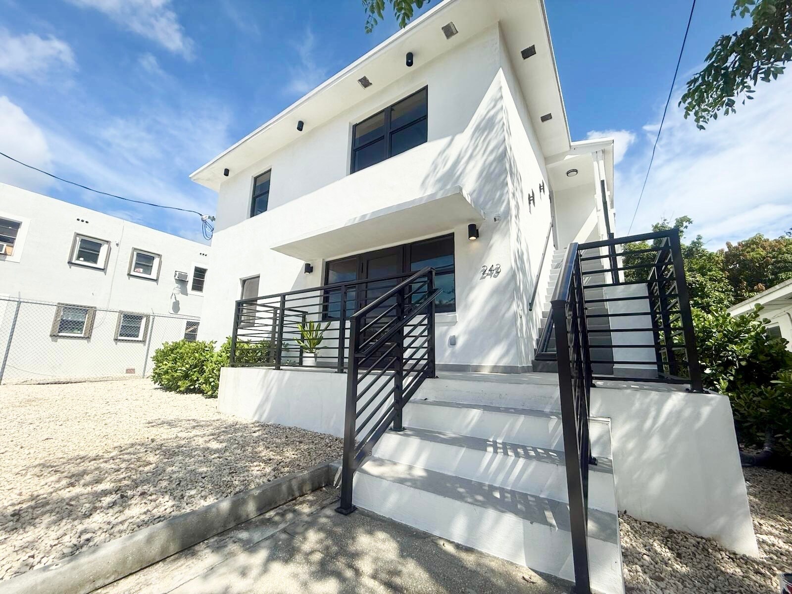 243 NW 32nd St, Miami, FL à vendre Photo du bâtiment- Image 1 de 21