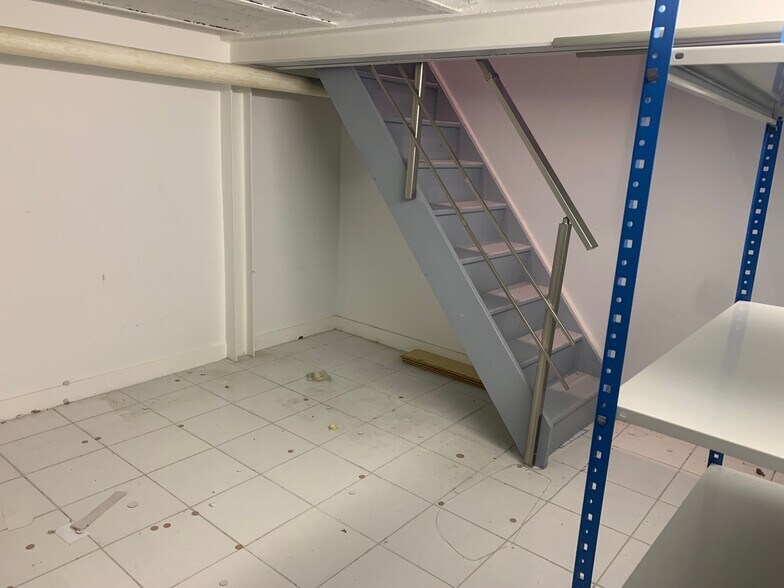 Immeuble residentiel dans Paris à vendre - Photo du bâtiment - Image 3 de 10
