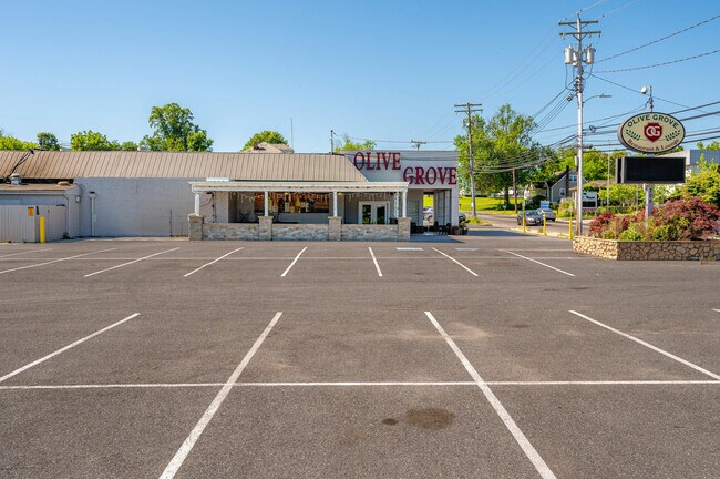 Plus de détails pour 705 N Hammonds Ferry Rd, Linthicum Heights, MD - Commerce de détail à louer
