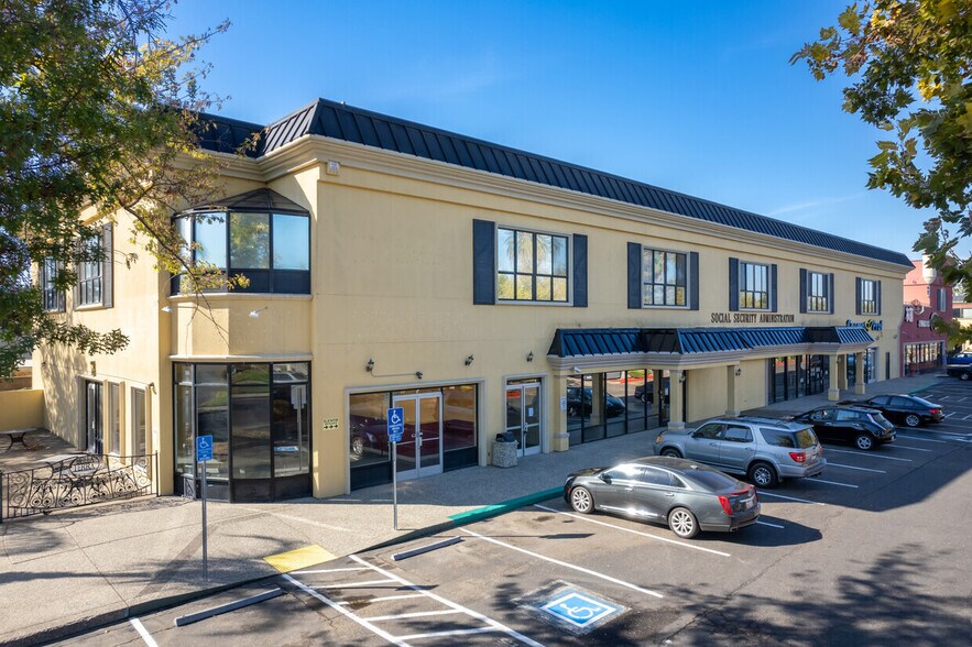 1110 W Kettleman Ln, Lodi, CA à louer - Photo du bâtiment - Image 3 de 30