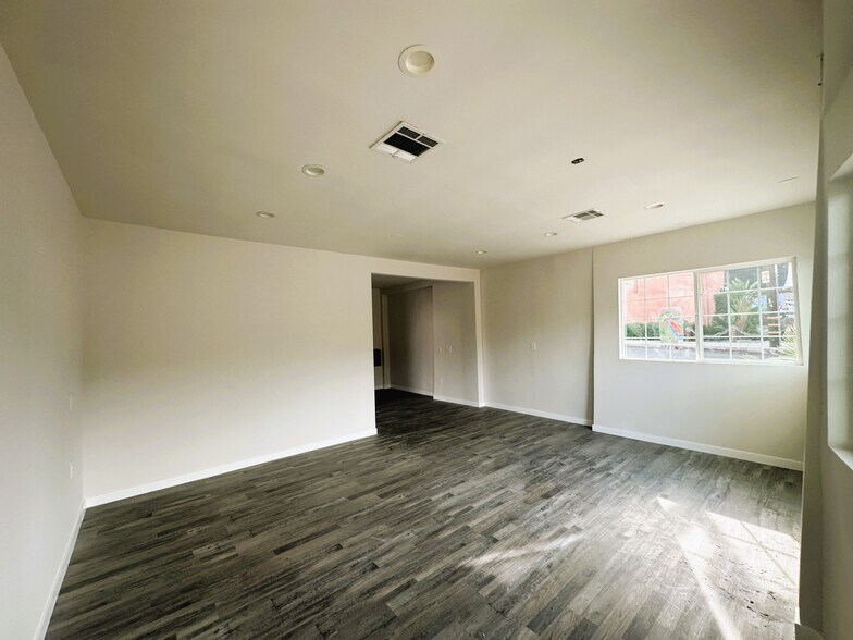 7301-7307 Foothill Blvd, Tujunga, CA for sale - Interior Photo - Image 3 of 41