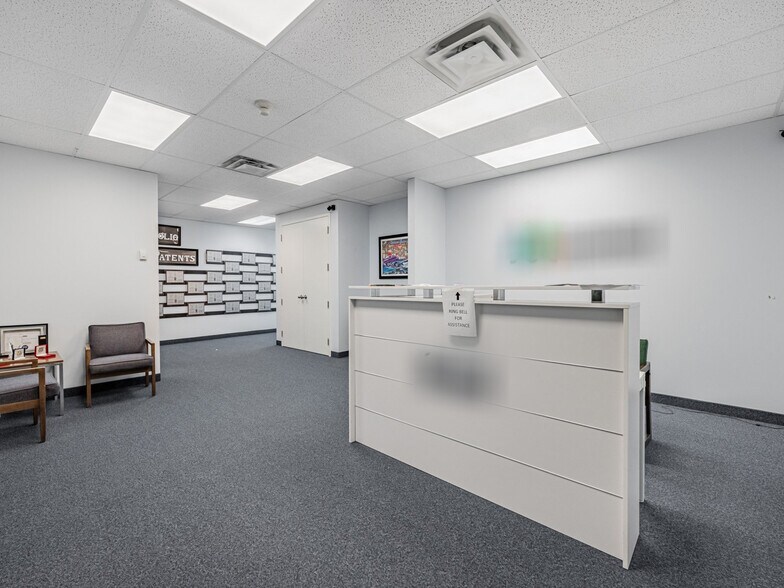 200 Matheson Blvd W, Mississauga, ON à louer - Photo du bâtiment - Image 3 de 16