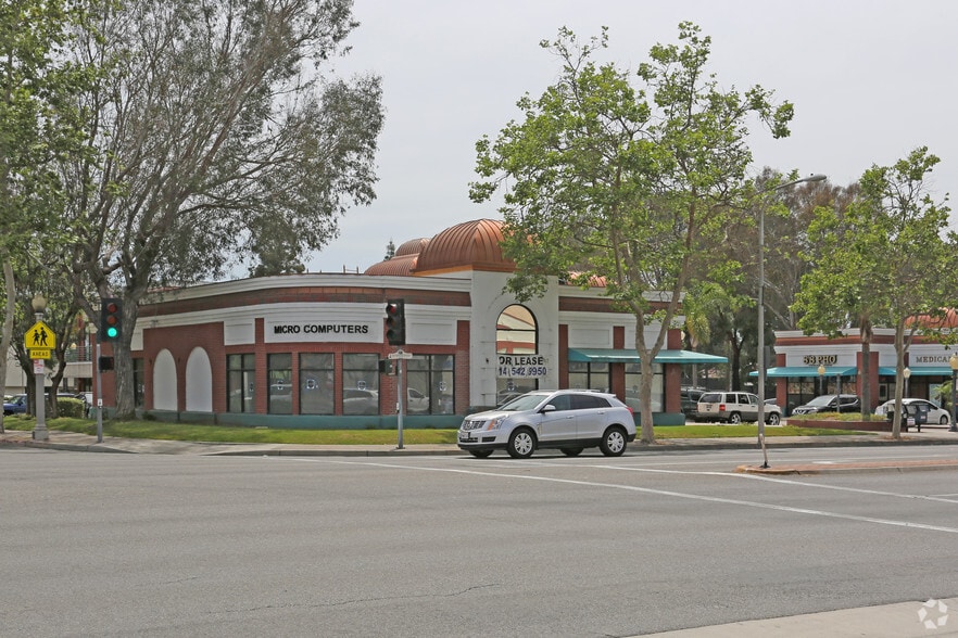 200-220 W 1st St, Santa Ana, CA for lease - Building Photo - Image 2 of 2