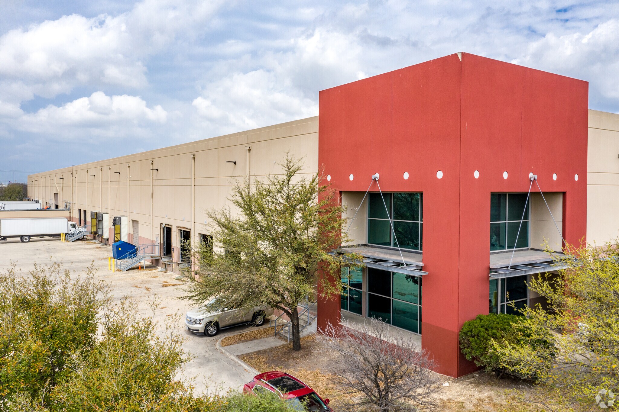 3005-3031 Interstate Dr, San Antonio, TX for lease Building Photo- Image 1 of 34