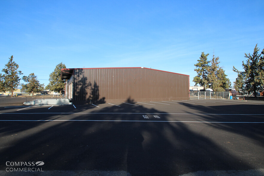 20576 Painters Ct, Bend, OR for lease - Building Photo - Image 2 of 9