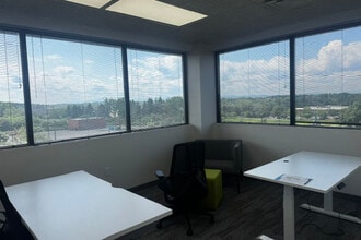 300 Interstate Corporate Cent, Williston, VT for lease Interior Photo- Image 1 of 7