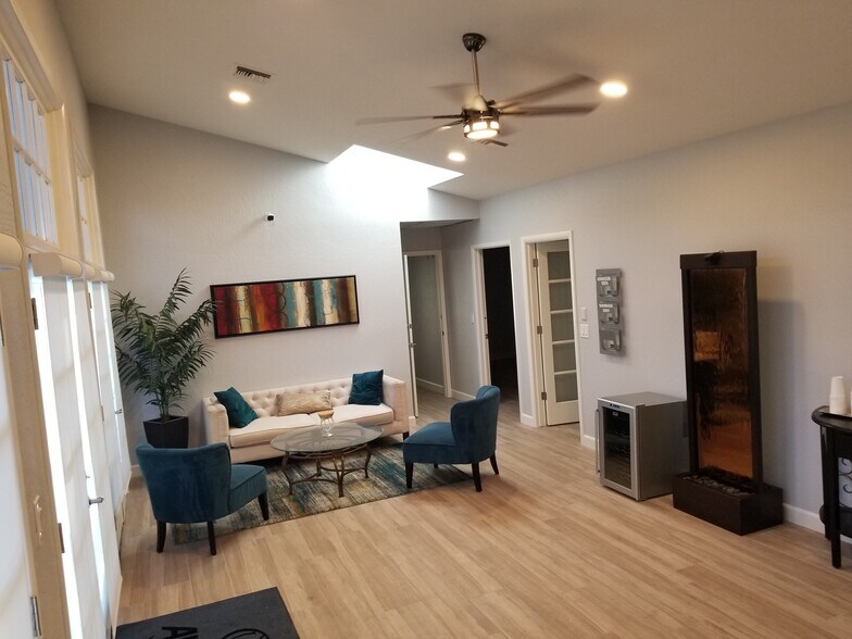 3402 N 36th St, Phoenix, AZ à louer - Photo intérieure - Image 3 de 13