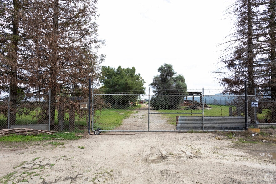 3232 S Elm Ave, Fresno, CA à vendre - Photo du bâtiment - Image 2 de 2